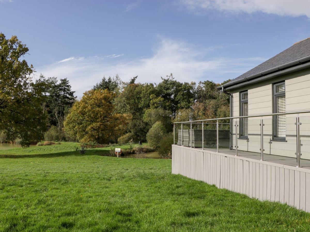 2 Oak Park Villa Tiverton  Exterior photo