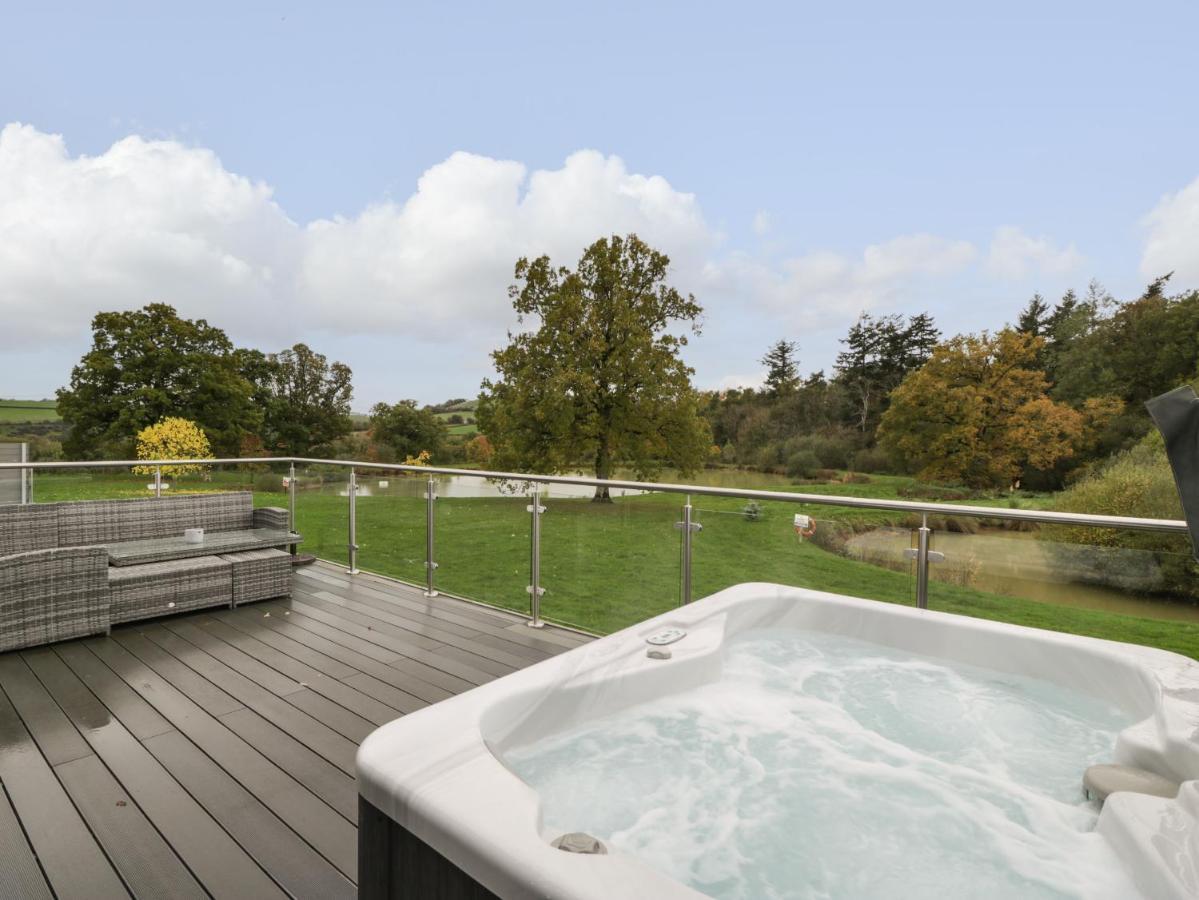 2 Oak Park Villa Tiverton  Exterior photo