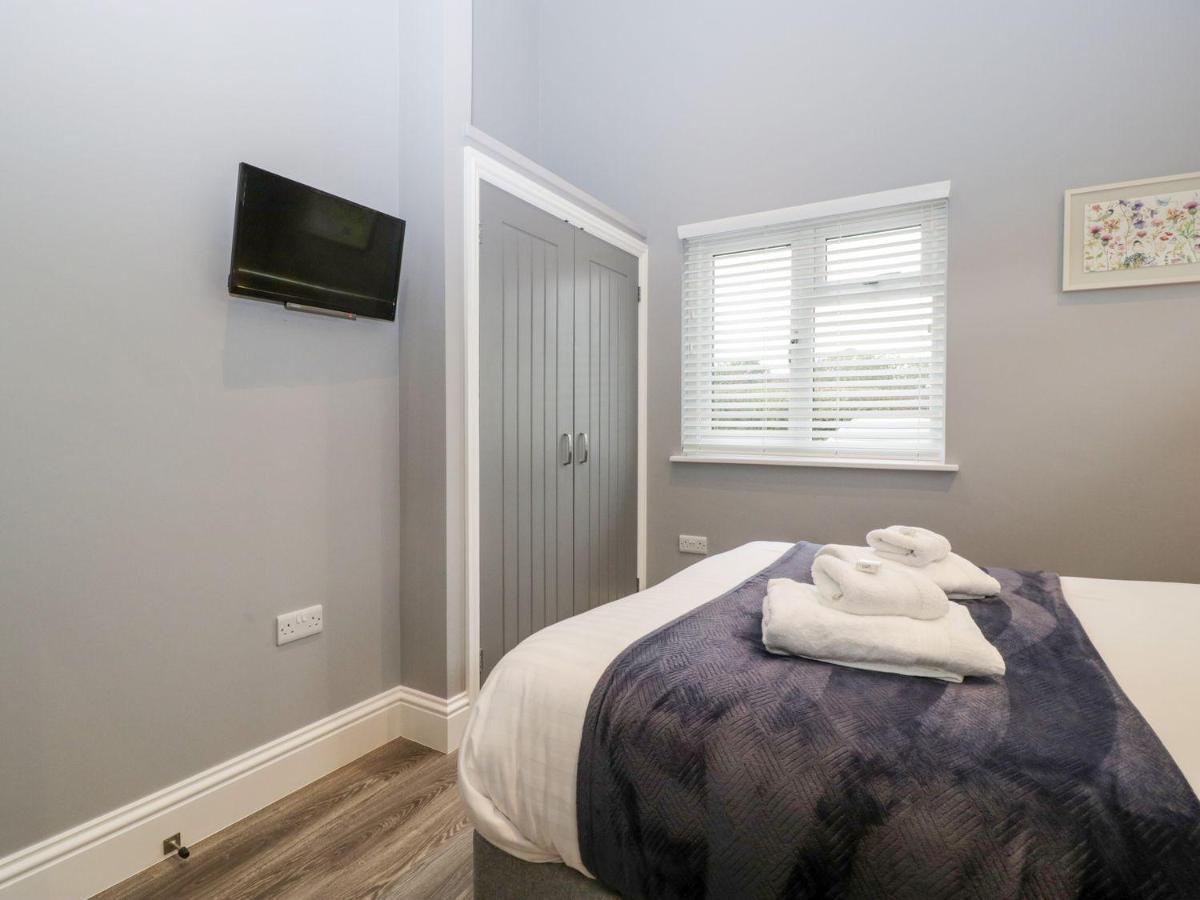 2 Oak Park Villa Tiverton  Exterior photo