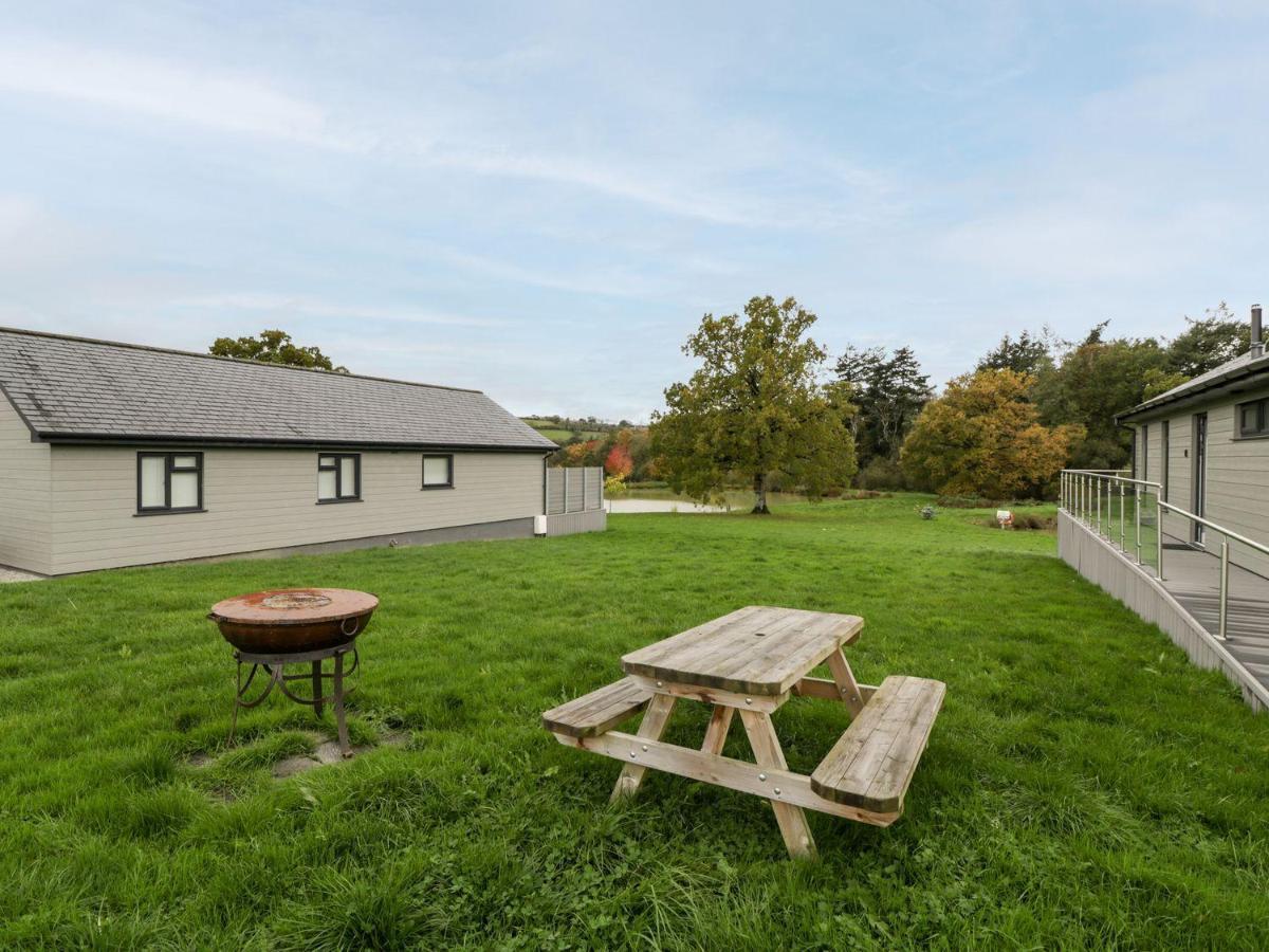 2 Oak Park Villa Tiverton  Exterior photo